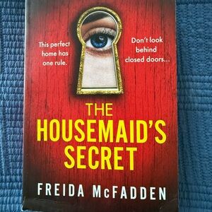 The Housemaid's Secret by - Red Cover